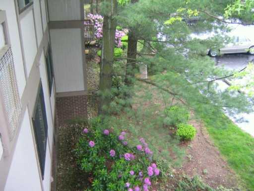 329 Ridge Point Circle, Unit B32 Bridgeville, PA 15017 - Photo 6 of 8 View.