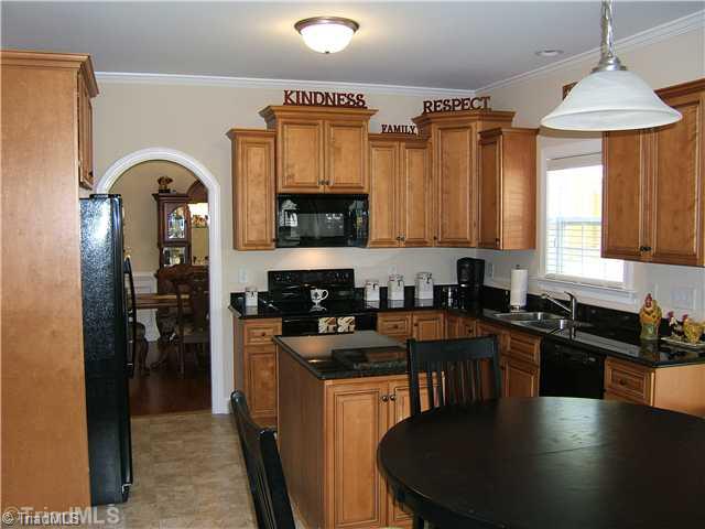 6318 Ridge Haven Road Greensboro, NC 27410 - Photo 4 of 16 Kitchen.