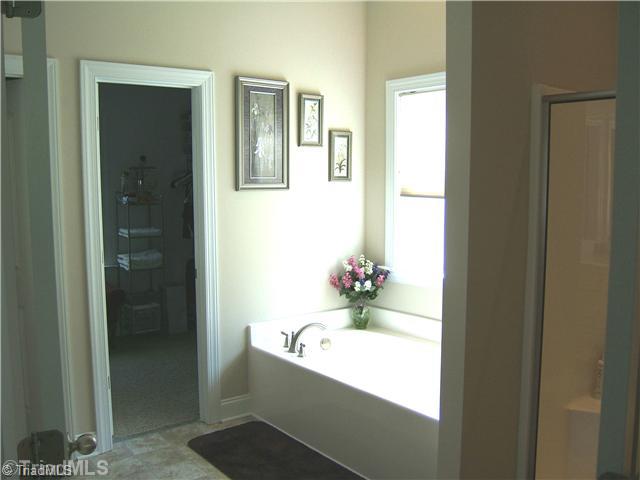 6318 Ridge Haven Road Greensboro, NC 27410 - Photo 10 of 16 Master Bath/Spa.