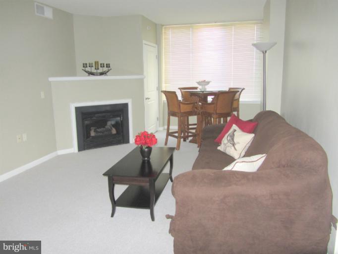 851 North Glebe Road, Unit 1603 Arlington, VA 22203 - Photo 12 of 16 Living Room