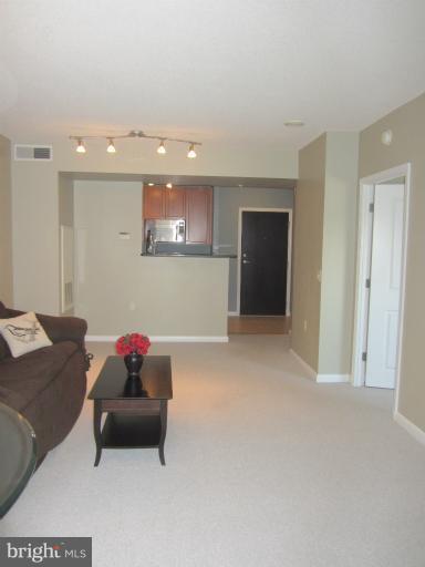 851 North Glebe Road, Unit 1603 Arlington, VA 22203 - Photo 10 of 16 Living Room