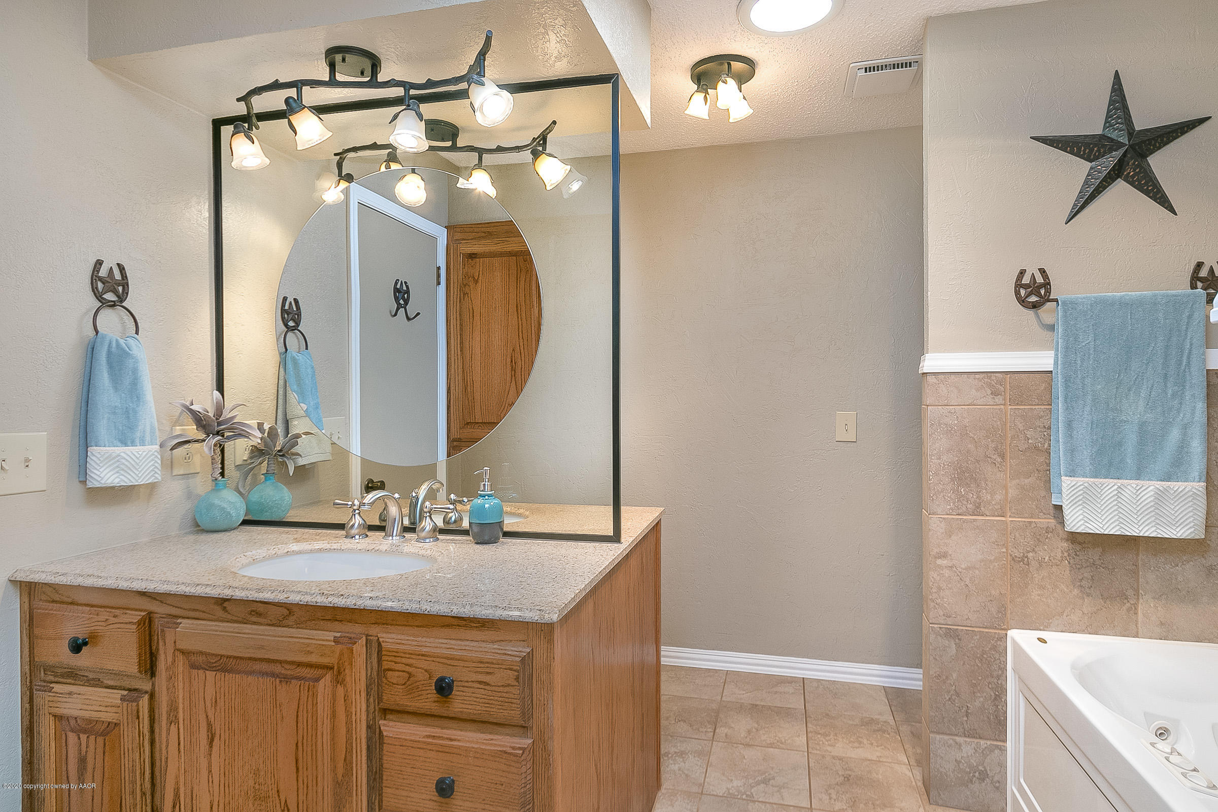 5206 While A Way Road Amarillo, TX 79109 - Photo 4 of 27 Master Bathroom 1