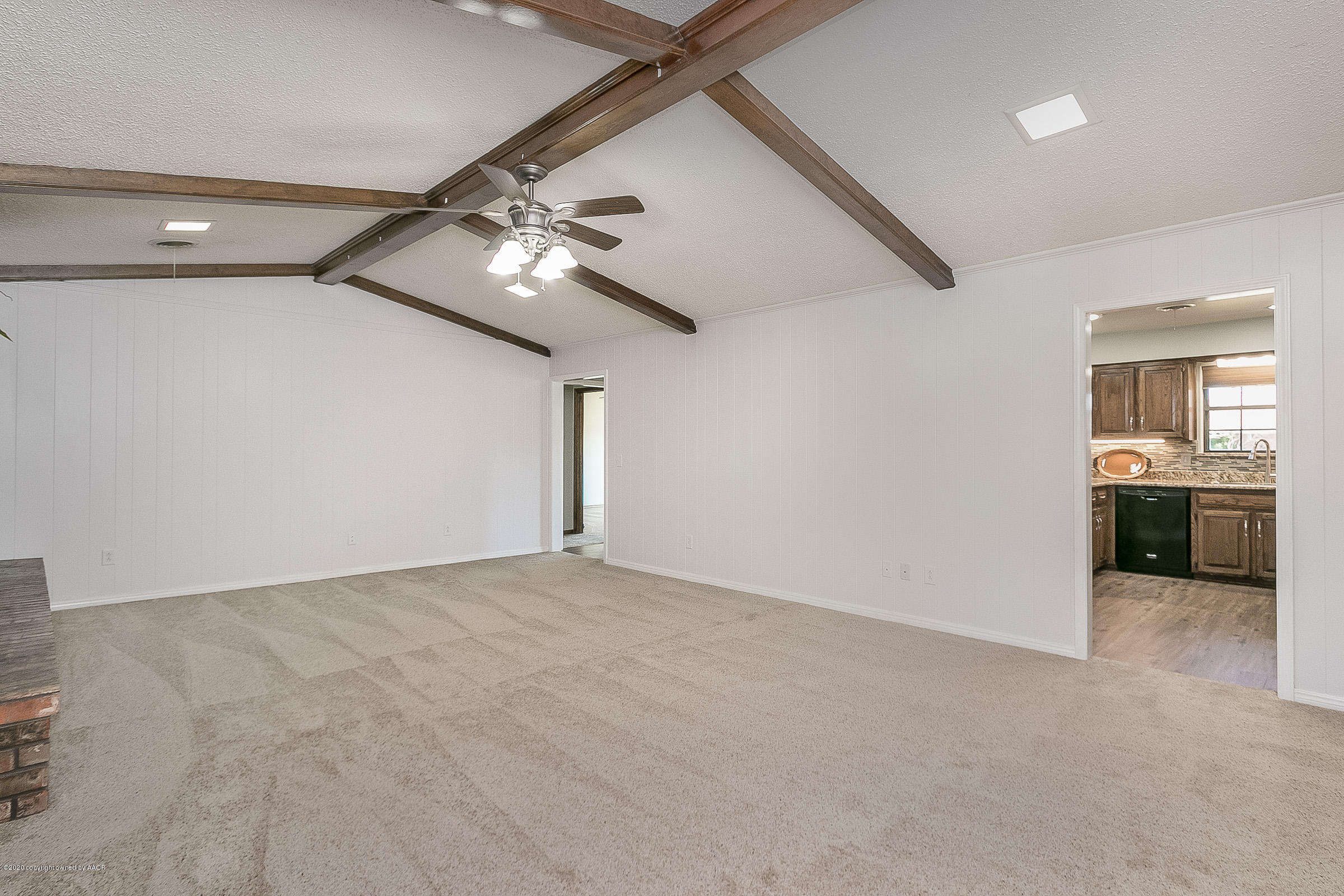 5206 While A Way Road Amarillo, TX 79109 - Photo 10 of 27 Living Room 4