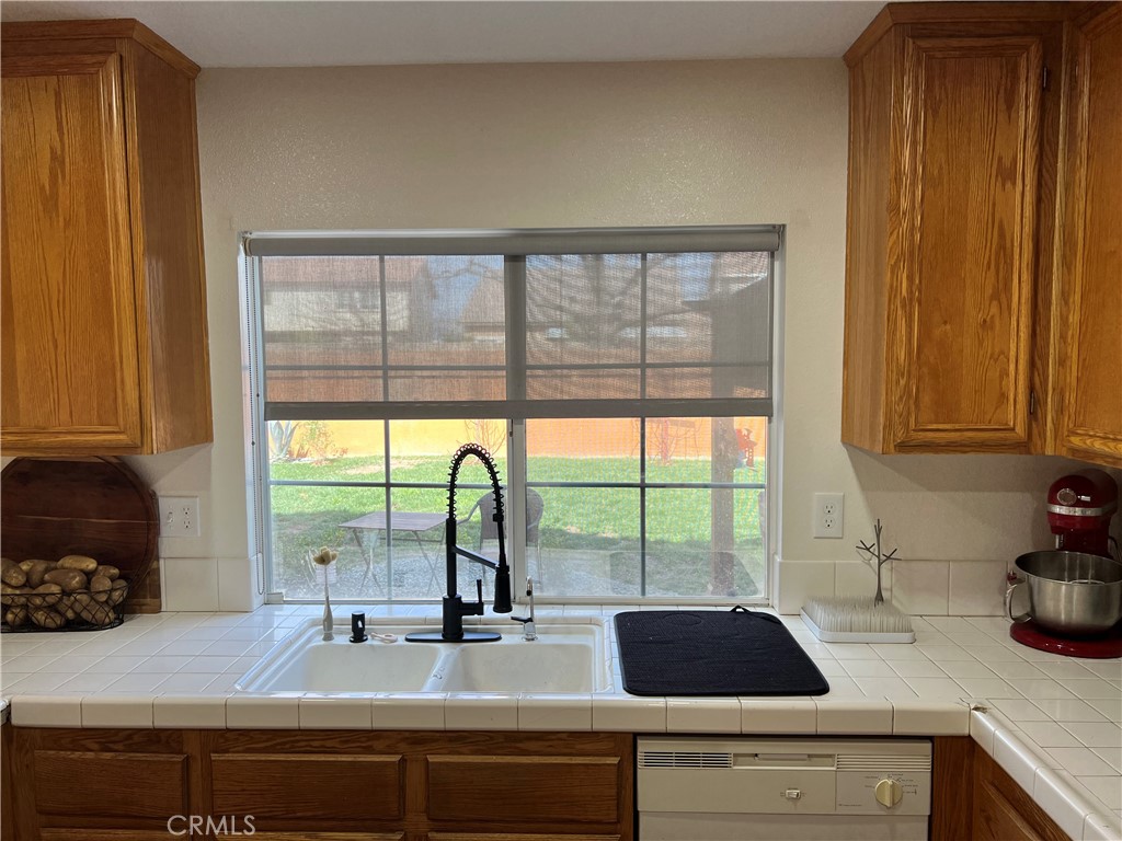 5315 Wenatchee Way Riverside, CA 92509 - Photo 8 of 21