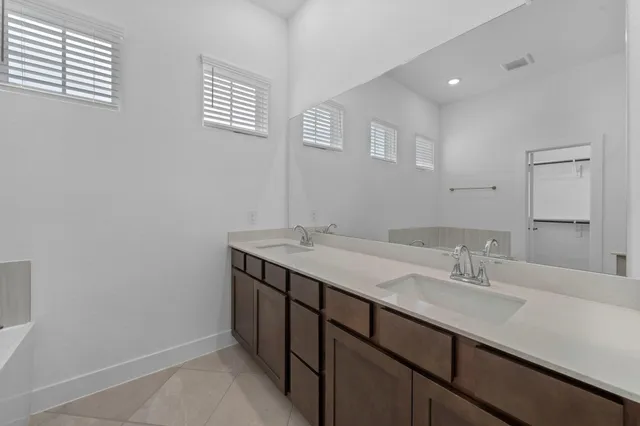 $2,100 | 447 Pk Hl Court, Stafford, TX 77477