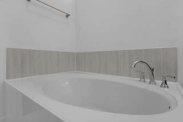 $2,100 | 447 Pk Hl Court, Stafford, TX 77477