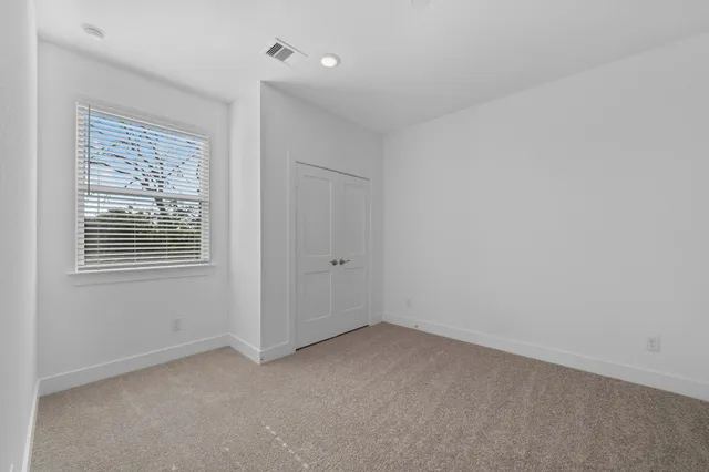 $2,100 | 447 Pk Hl Court, Stafford, TX 77477