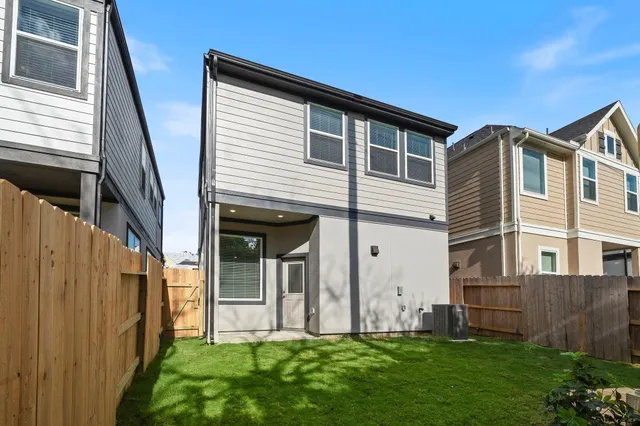 $2,100 | 447 Pk Hl Court, Stafford, TX 77477