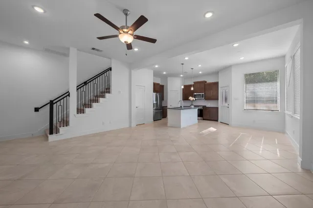 $2,100 | 447 Pk Hl Court, Stafford, TX 77477