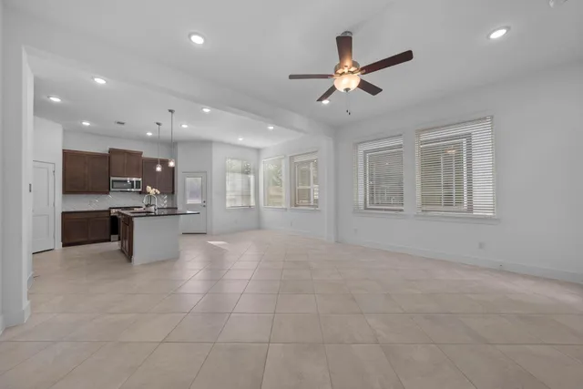 $2,100 | 447 Pk Hl Court, Stafford, TX 77477