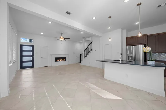 $2,100 | 447 Pk Hl Court, Stafford, TX 77477