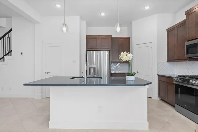 $2,100 | 447 Pk Hl Court, Stafford, TX 77477