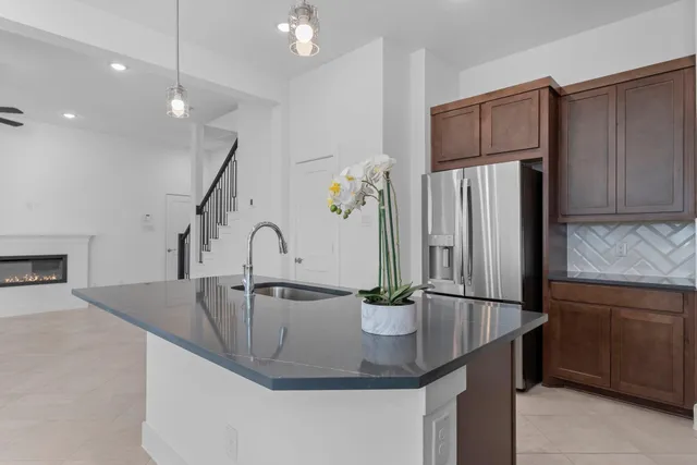 $2,100 | 447 Pk Hl Court, Stafford, TX 77477