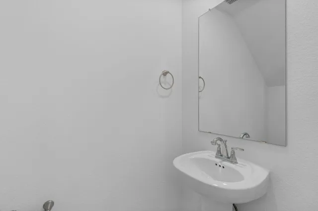 $2,100 | 447 Pk Hl Court, Stafford, TX 77477