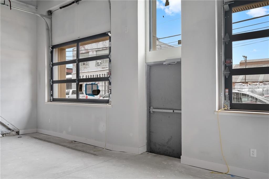 3208 Smallman Street Pittsburgh, PA 15201 - Photo 17 of 17 an empty room with windows and closet