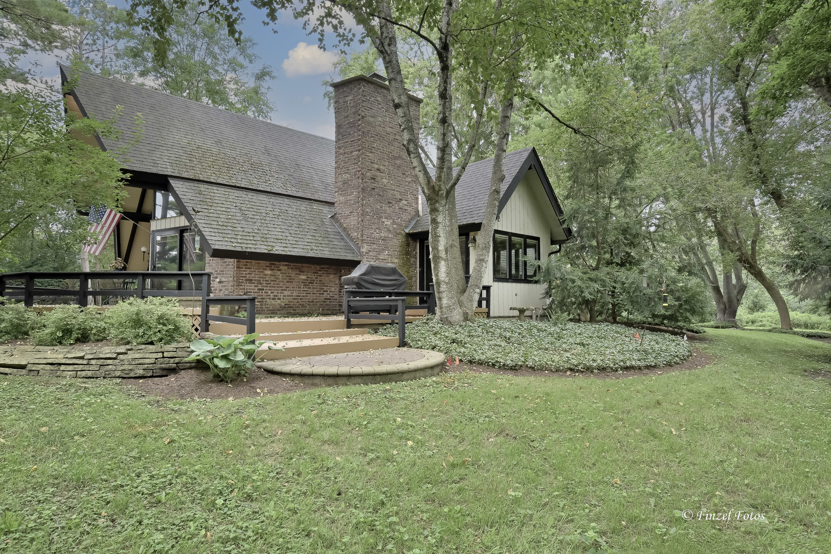 3810 Oak Knoll Road Crystal Lake, IL 60012 - Photo 2 of 25 Gallery Image 2