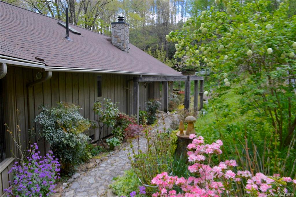 82 Moss Rock Road Maggie Valley, NC 28751 - Photo 1 of 24 Gallery Image 1