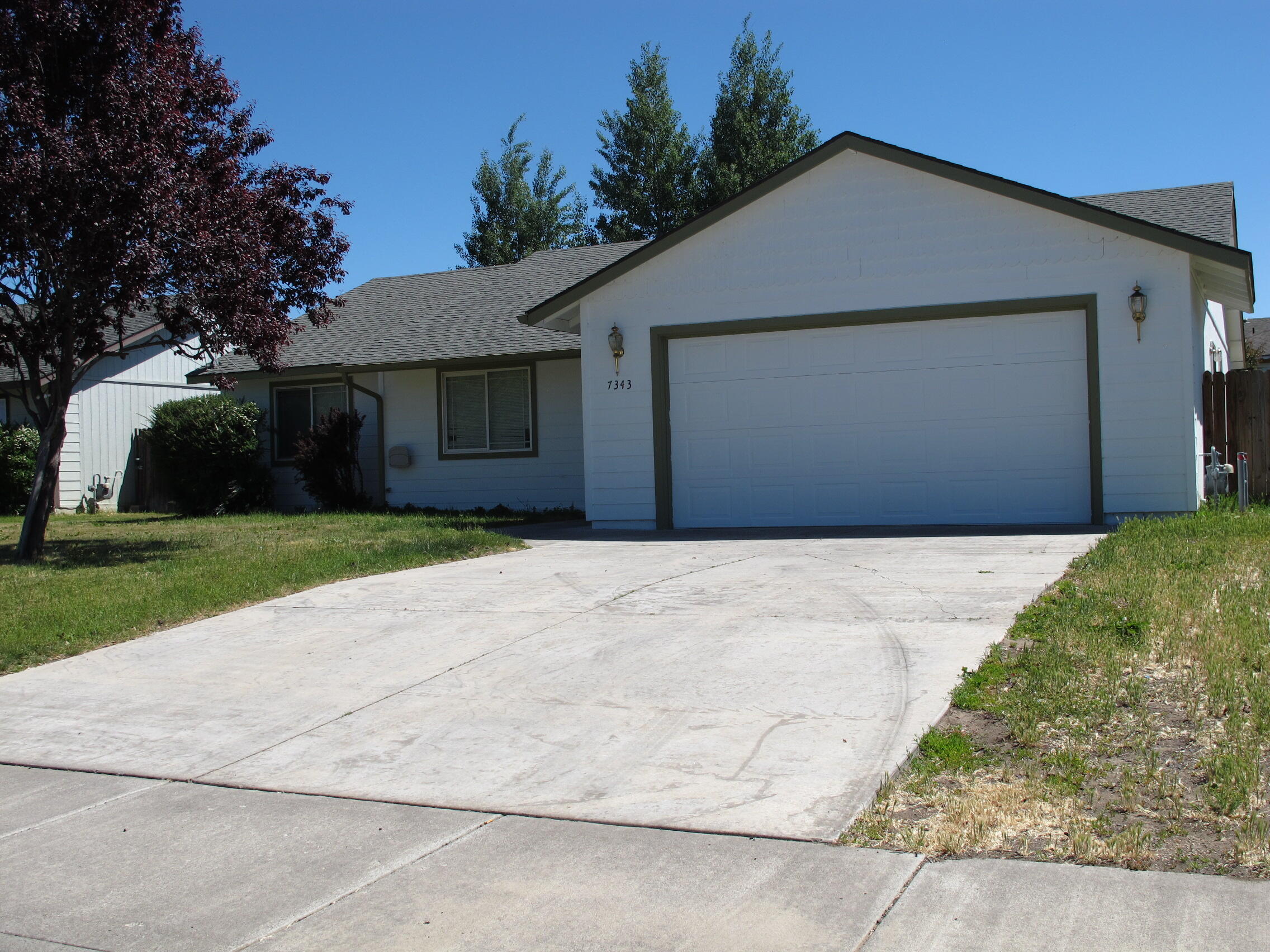 7343 Ruth Drive Klamath Falls, OR 97603 - Photo 2 of 21 IMG_2873