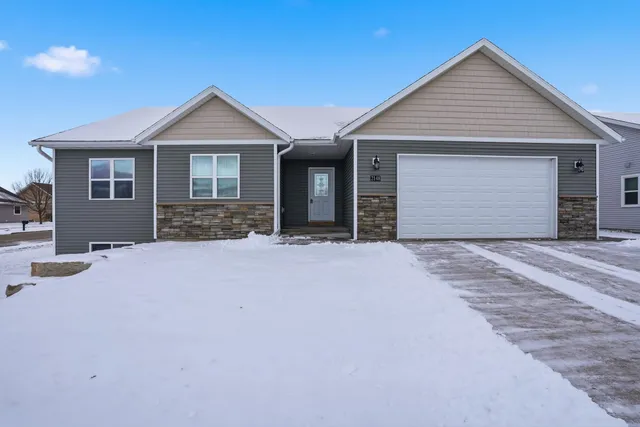 $394,000 | 2148 Cambridge Court, Reedsburg, WI 53959
