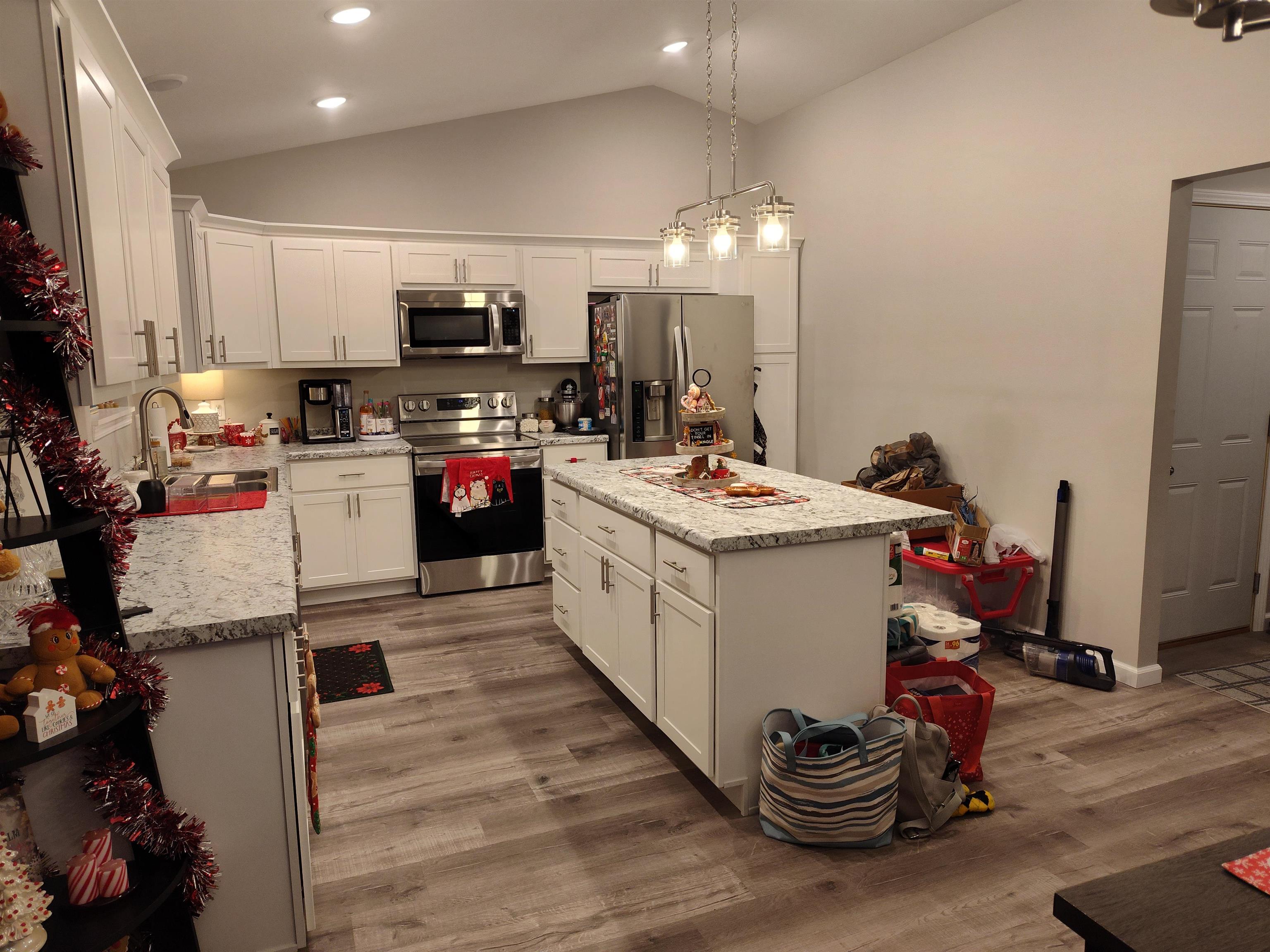 2148 Cambridge Court Reedsburg, WI 53959 - Photo 13 of 54