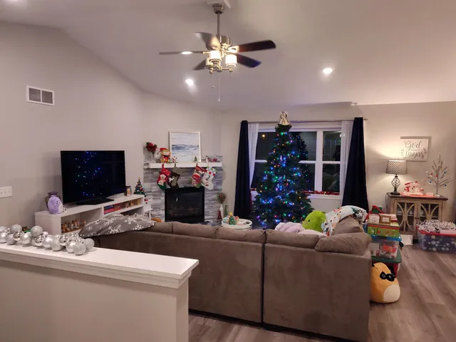 $405,000 | 2148 Cambridge Court, Reedsburg, WI 53959