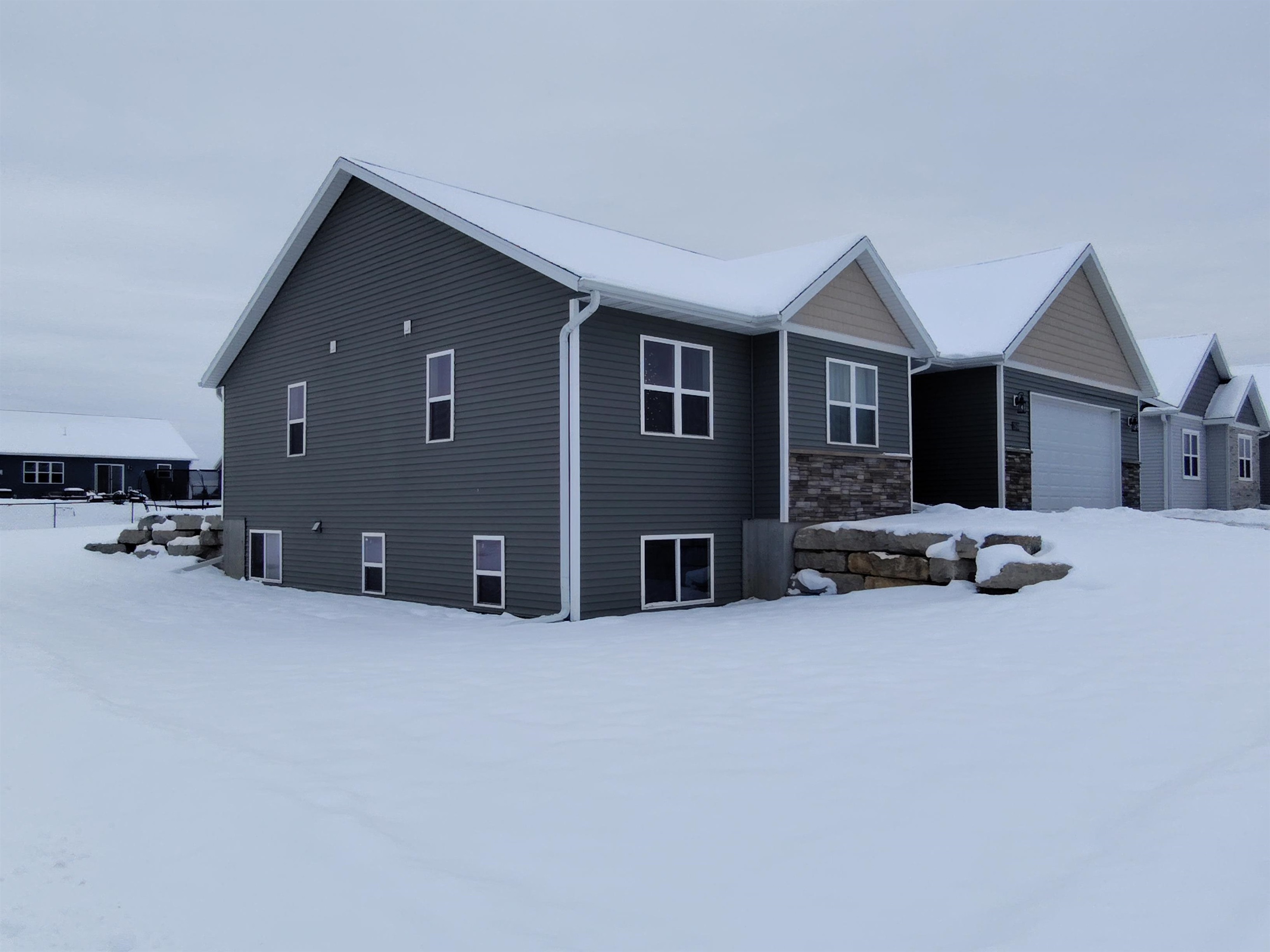 2148 Cambridge Court Reedsburg, WI 53959 - Photo 3 of 54