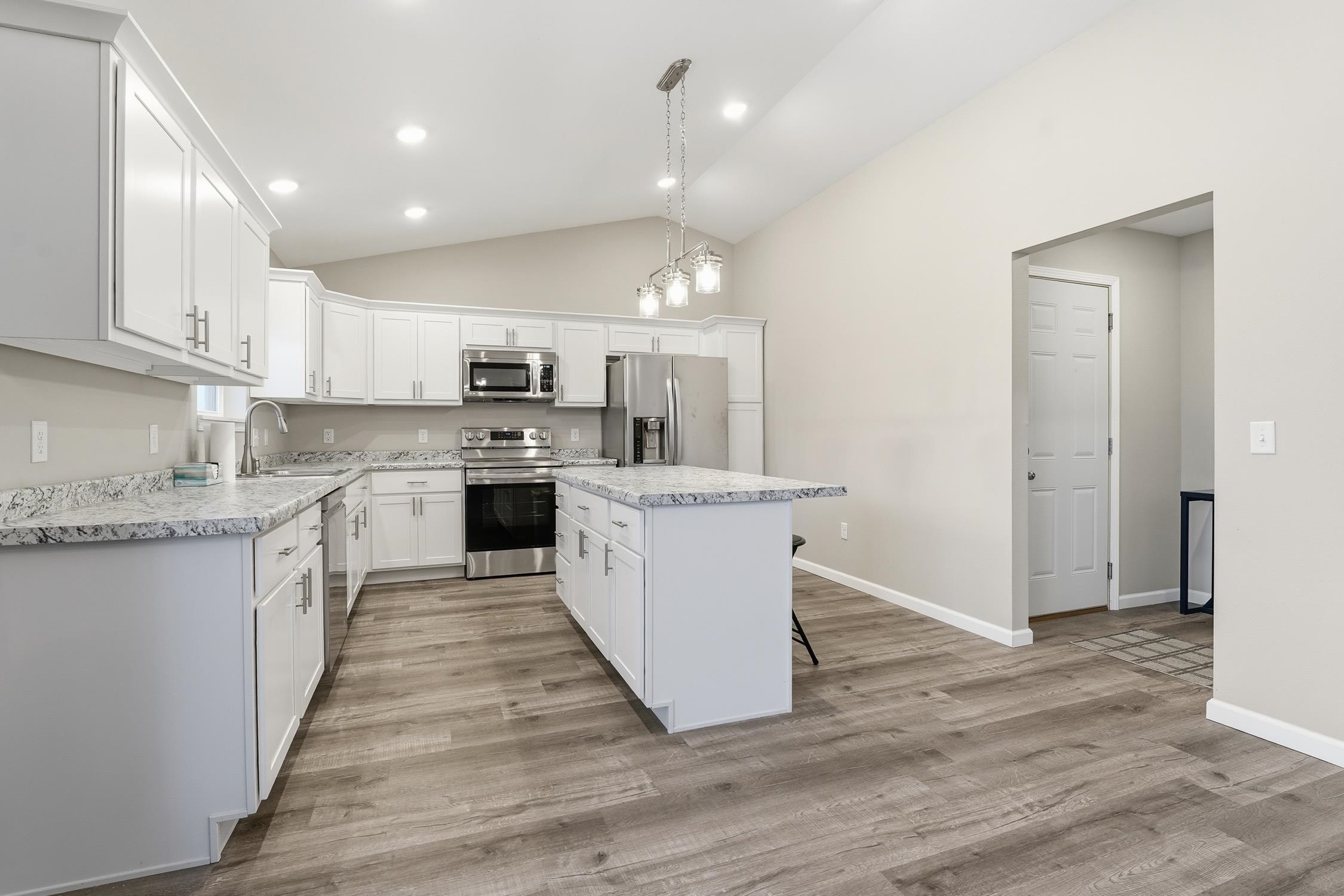 2148 Cambridge Court Reedsburg, WI 53959 - Photo 4 of 40