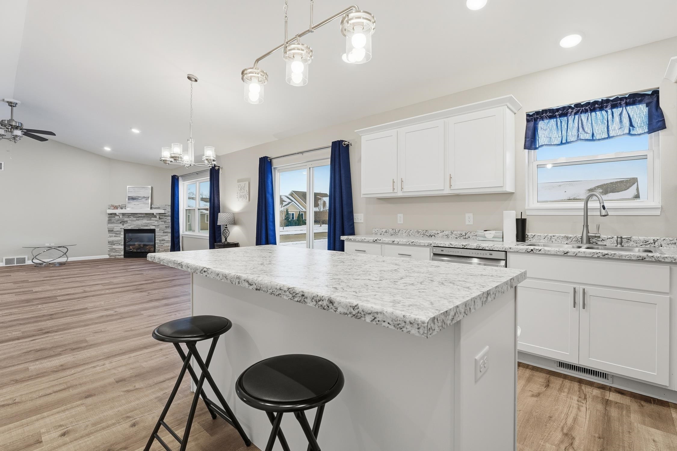 2148 Cambridge Court Reedsburg, WI 53959 - Photo 5 of 40