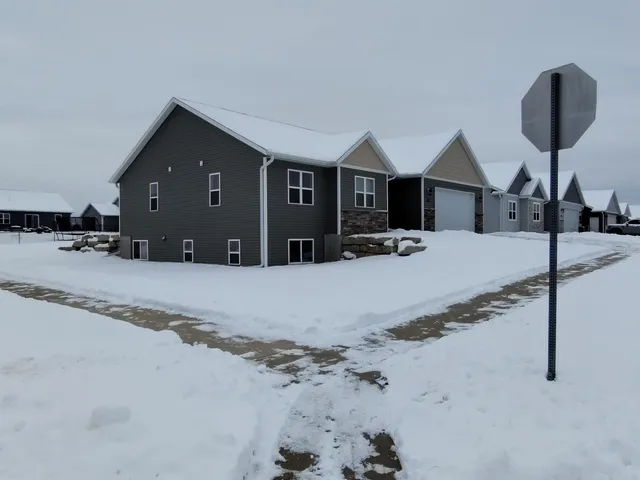 $405,000 | 2148 Cambridge Court, Reedsburg, WI 53959