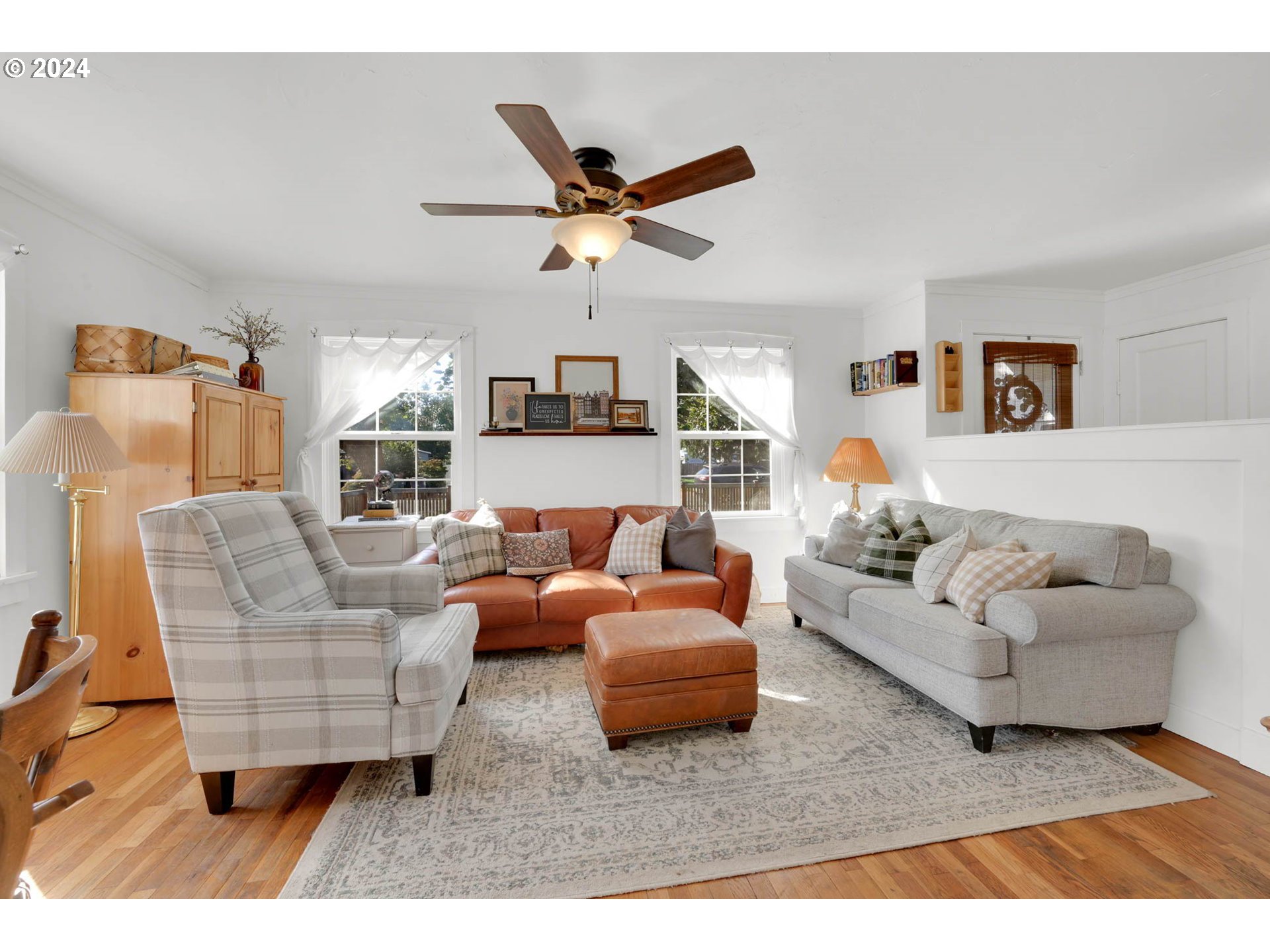445 South 47th Street Springfield, OR 97478 - Photo 6 of 43 a living room with furniture and a large window