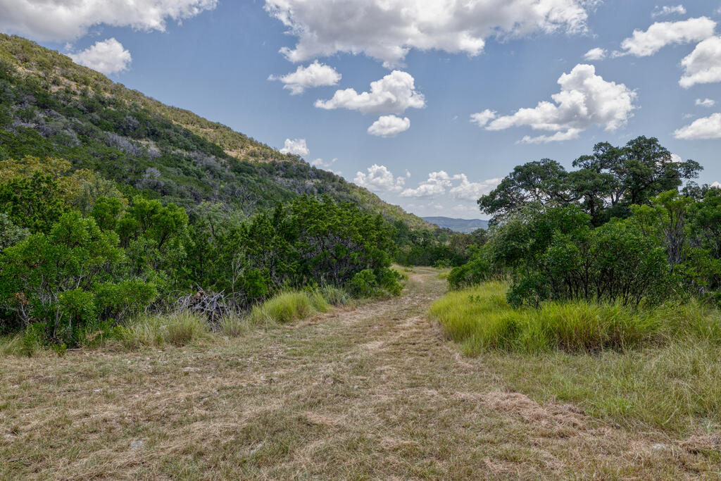 2242 Patterson Creek Road Leakey, TX 78873 - Photo 19 of 72 Gallery Image 19