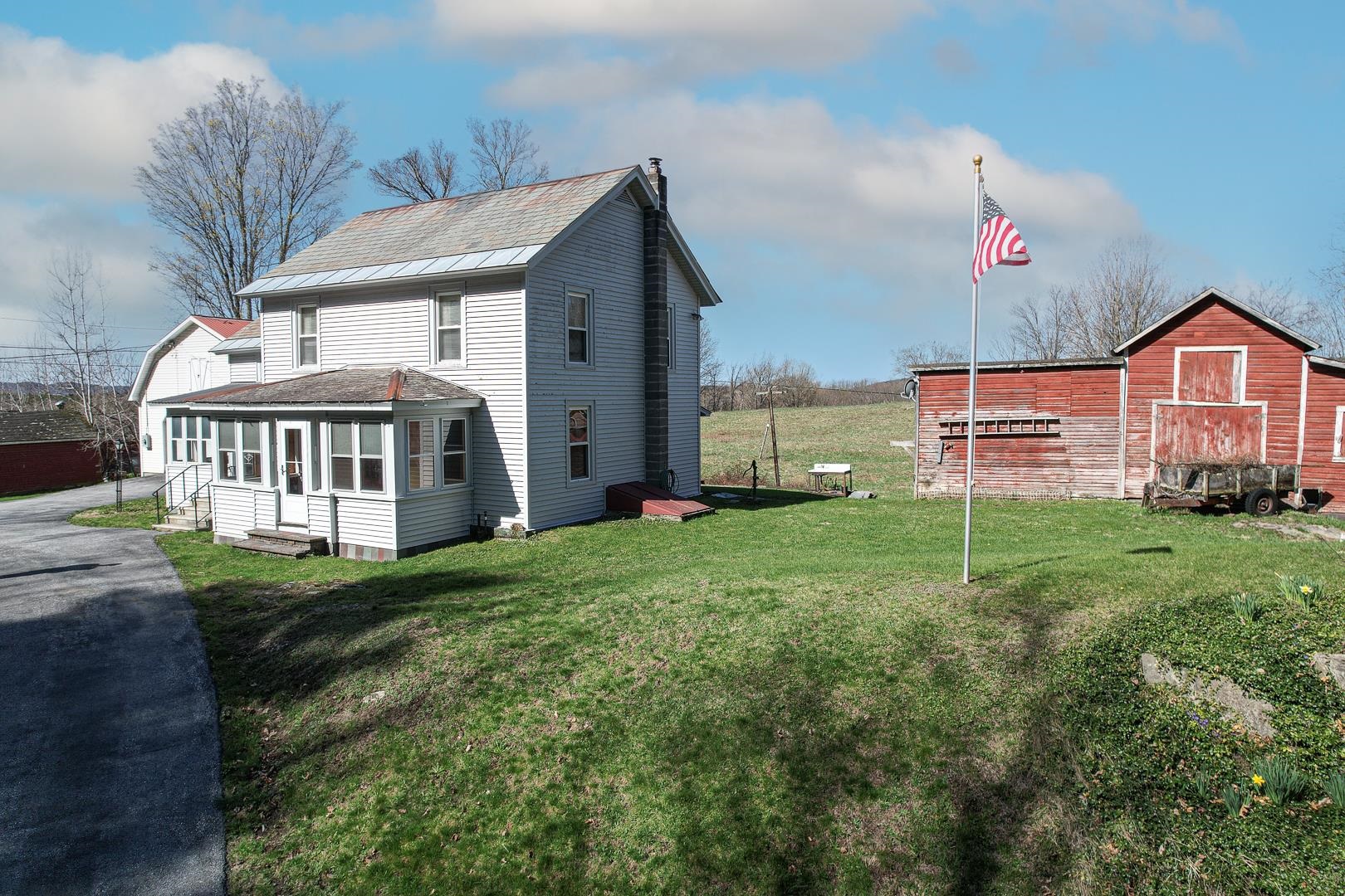 416 Upper Road Poultney, VT 05764 - Photo 2 of 31