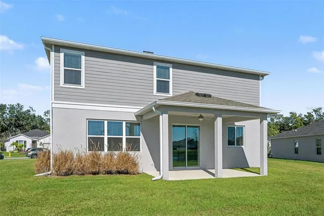 a view of a house with a yard