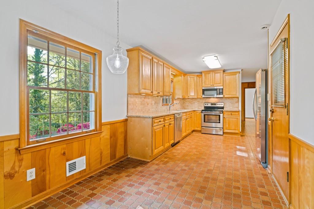 2943 Greenrock Trail Atlanta, GA 30340 - Photo 19 of 42