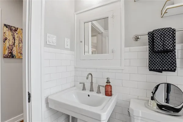 $2,400 | 4121 Pershing Avenue, Fort Worth, TX 76107