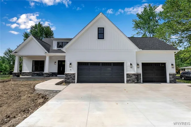 $699,000 | 2990 Bullis Road, Elma, NY 14059