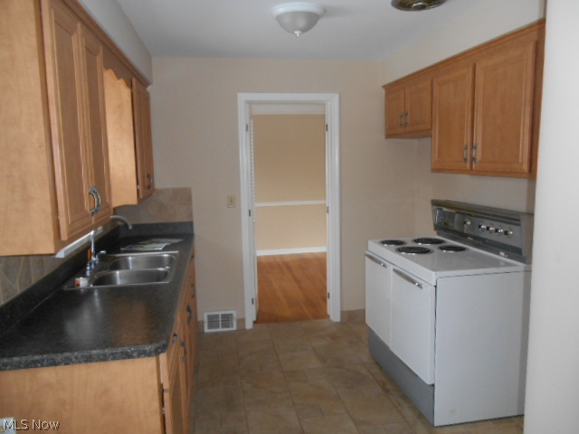 1779 South Green Road Cleveland, OH 44121 - Photo 6 of 22