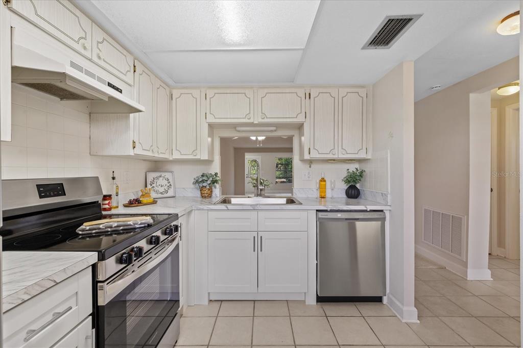 4347 Summersun Drive New Port Richey, FL 34652 - Photo 11 of 43
