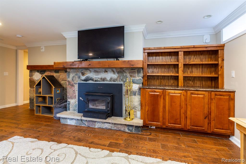 2236 Oklahoma Avenue Rochester Hills, MI 48309 - Photo 7 of 57
