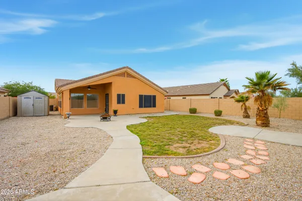 a view of a house with backyard
