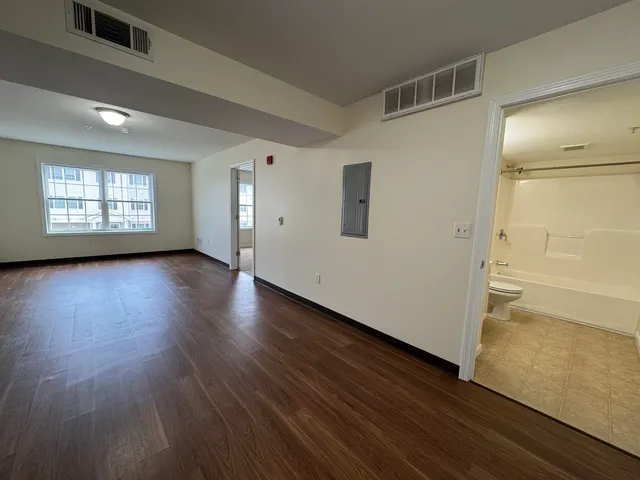 $1,965 | 50 Sentinel Court, Unit 106, Manchester, NH 03103