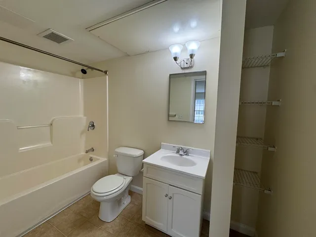 $1,965 | 50 Sentinel Court, Unit 106, Manchester, NH 03103