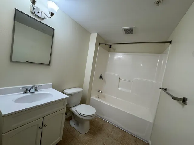 $1,965 | 50 Sentinel Court, Unit 106, Manchester, NH 03103