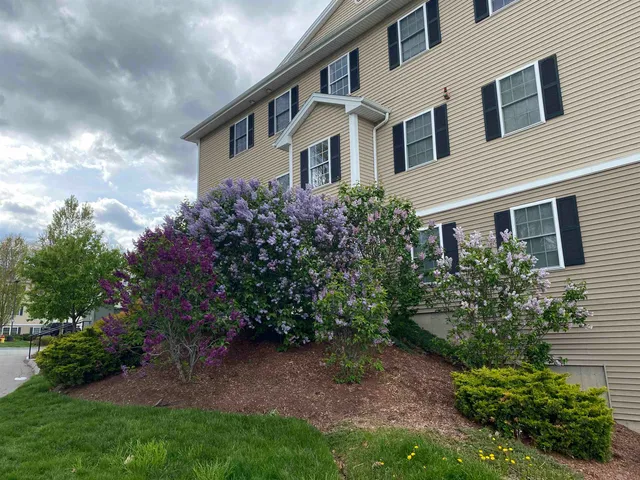 $1,965 | 50 Sentinel Court, Unit 106, Manchester, NH 03103