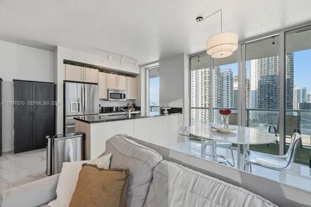 $615,000 | 1111 Southwest 1st Avenue, Unit 2420N, Miami, FL 33130