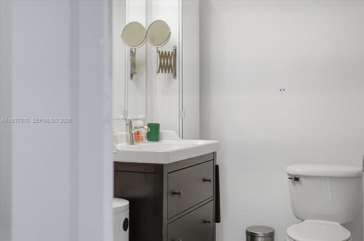 1111 Southwest 1st Avenue, Unit 2420N Miami, FL 33130 - Photo 18 of 31 Second Bathroom