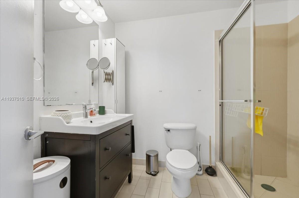 1111 Southwest 1st Avenue, Unit 2420N Miami, FL 33130 - Photo 19 of 31 Second Bathroom
