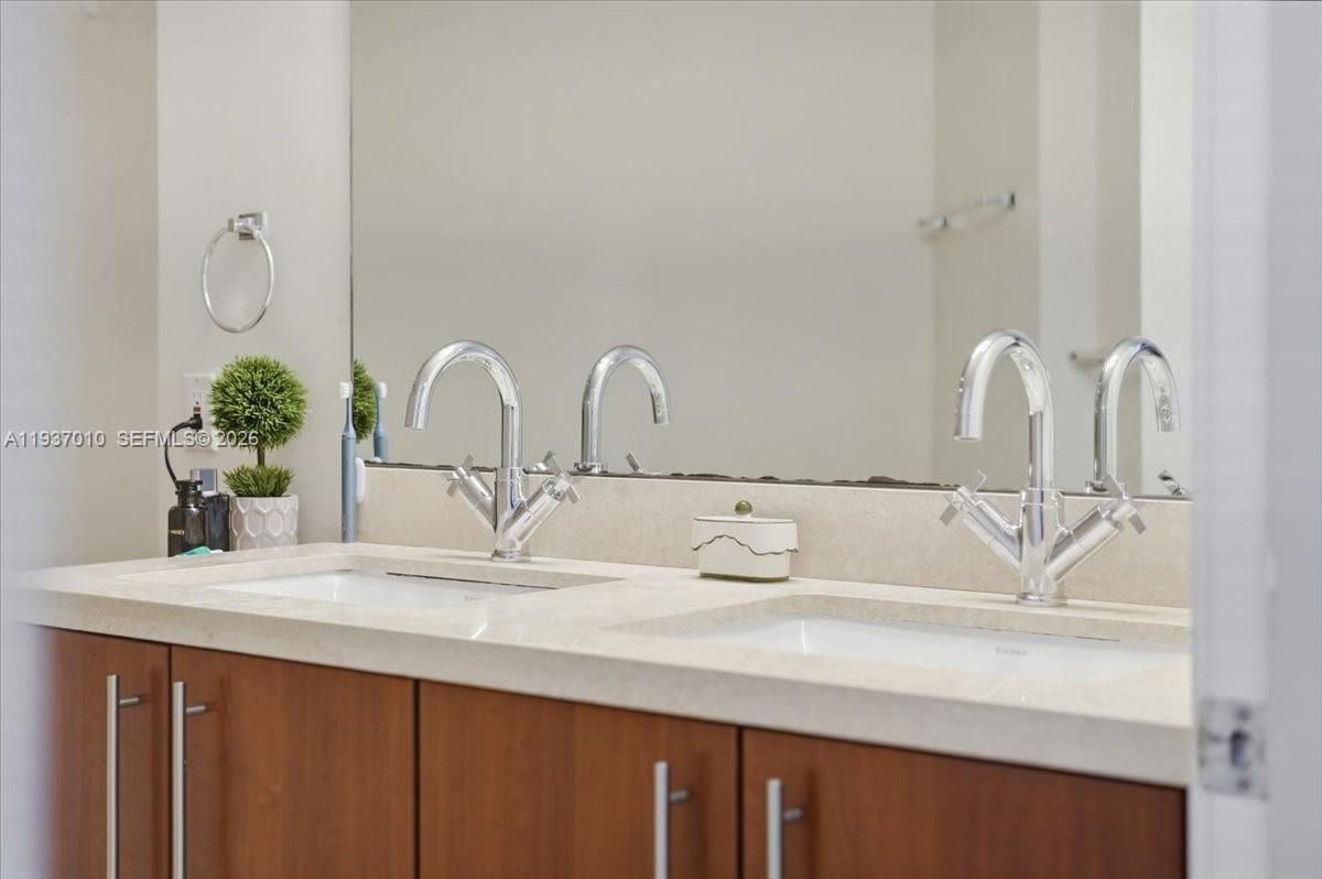 1111 Southwest 1st Avenue, Unit 2420N Miami, FL 33130 - Photo 8 of 31