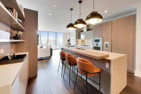 $2,550,000 | 363 East Wacker Drive, Unit 2506, Chicago, IL 60601