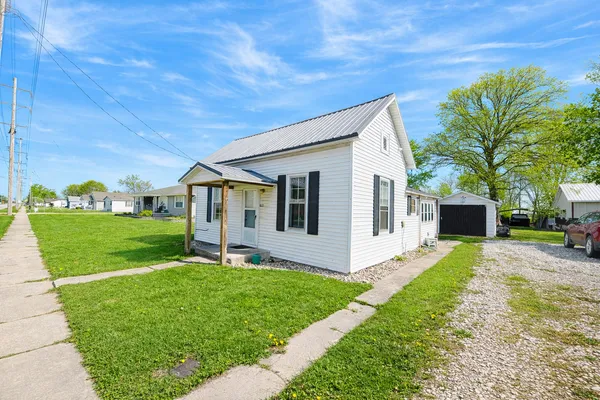 $55,000 | 308 West Washington Street, Farina, IL 62838